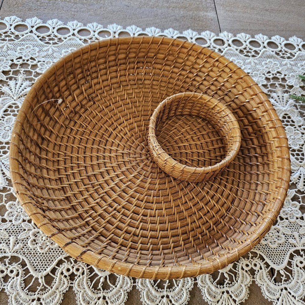 Brown Round Rattan Woven Basket Serving Bowl in Chip 'N Dip Shape Charcuterie - Picture 9 of 9